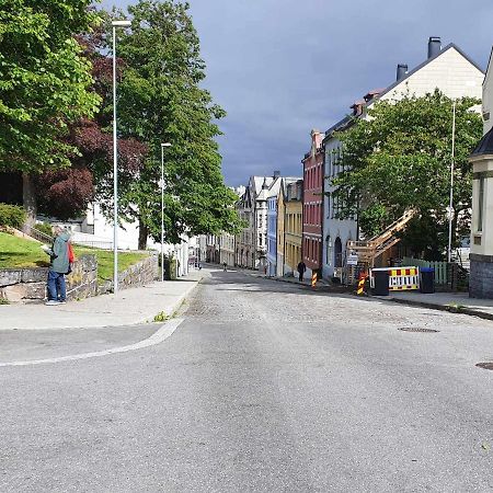 Near Brosundet, Newly Refurnished, Free Street Parking Appartement Ålesund Buitenkant foto