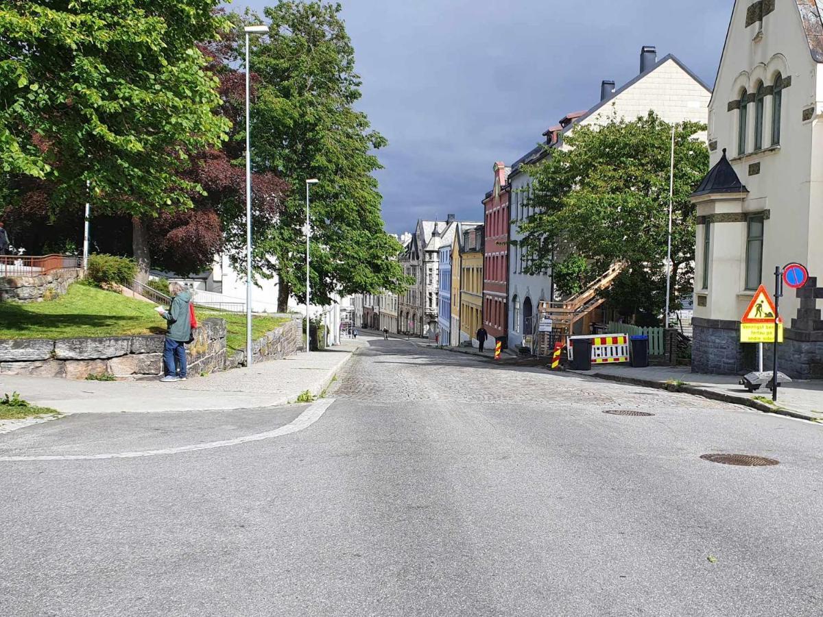 Near Brosundet, Newly Refurnished, Free Street Parking Appartement Ålesund Buitenkant foto