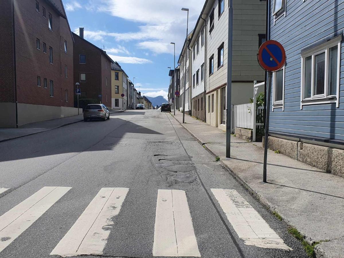 Near Brosundet, Newly Refurnished, Free Street Parking Appartement Ålesund Buitenkant foto