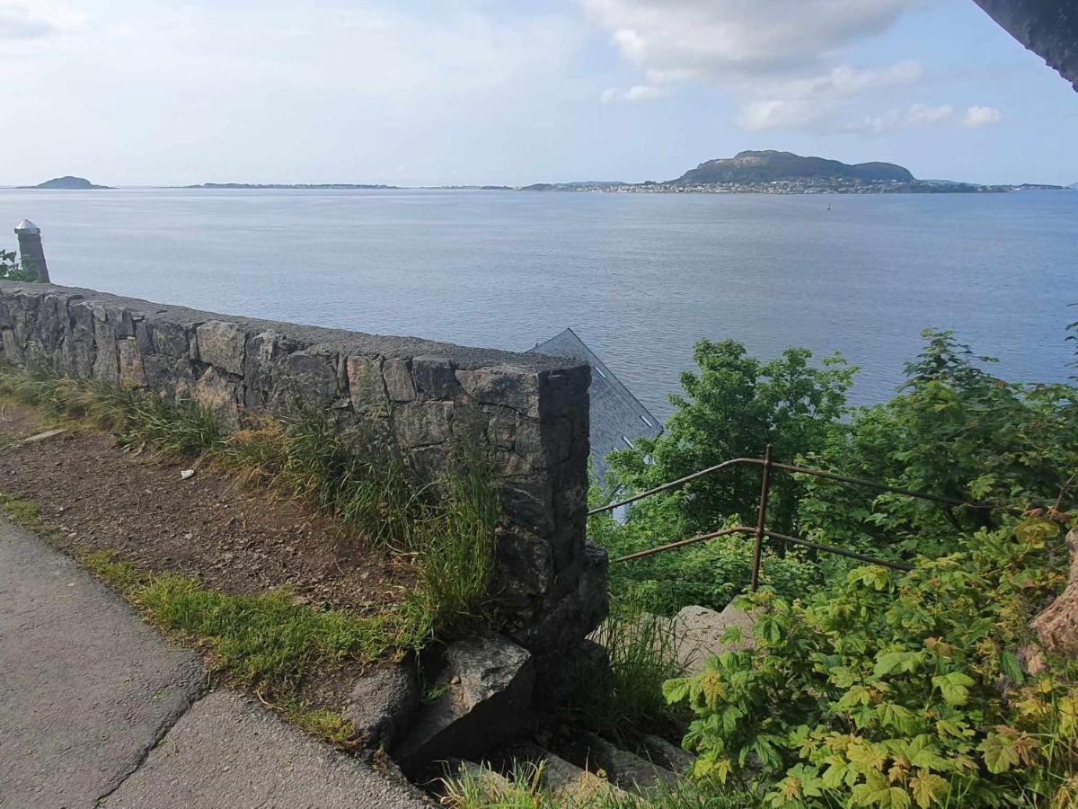 Near Brosundet, Newly Refurnished, Free Street Parking Appartement Ålesund Buitenkant foto